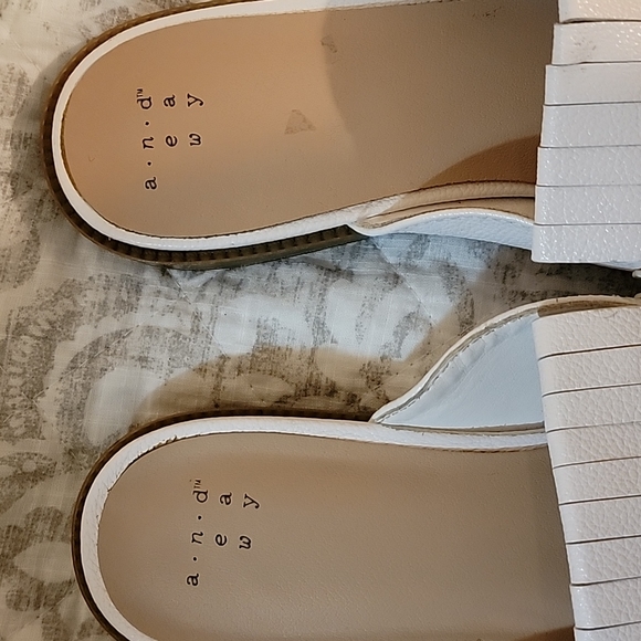 Shoes - Picture 3 of 7